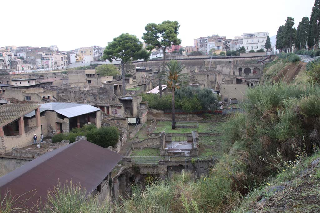 Ins. Or. 1. 2, Herculaneum. October 2020.  
Looking north from access roadway towards “tower room” on left, and rooms at rear, on right. Photo courtesy of Klaus Heese. 
