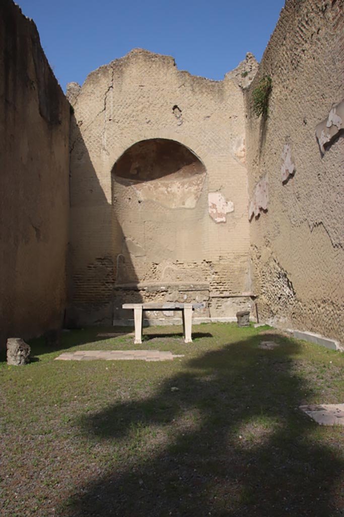 Ins. Orientalis II.4, Herculaneum, October 2023. Looking west. Photo courtesy of Klaus Heese