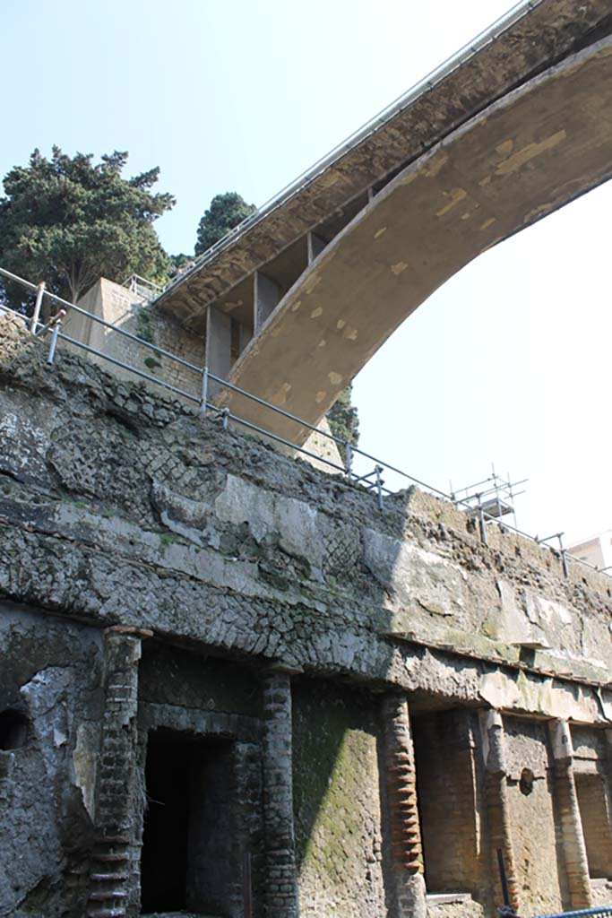 Ins. Orientalis II.4, Herculaneum, March 2014. Access bridge above windowed gallery.
Foto Annette Haug, ERC Grant 681269 DÉCOR
