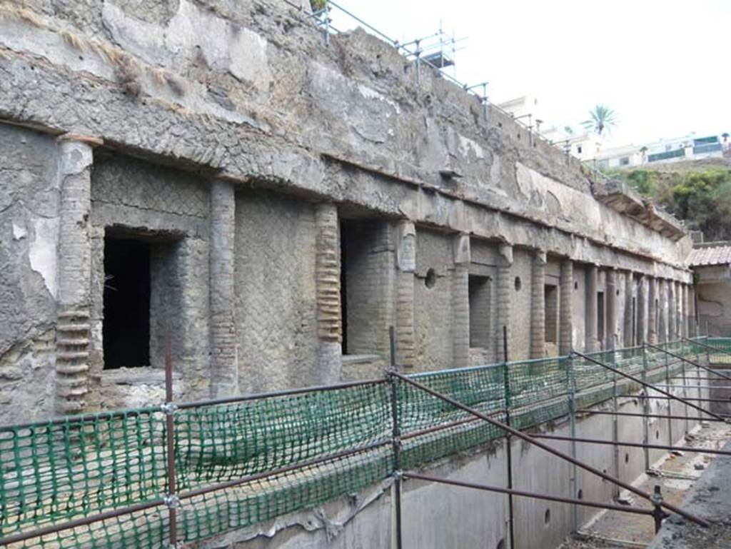 Ins. Orientalis II 4, Herculaneum, August 2013. Exterior of windowed gallery, looking north-east.  Photo courtesy of Buzz Ferebee.
