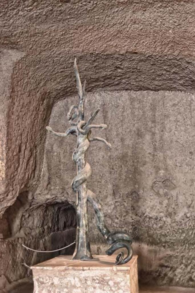 Ins. Orientalis II.4, Herculaneum, April 2018. 
Looking towards a reproduction of a bronze fountain depicting Hydra. Photo courtesy of Ian Lycett-King. Use is subject to Creative Commons Attribution-NonCommercial License v.4 International.
