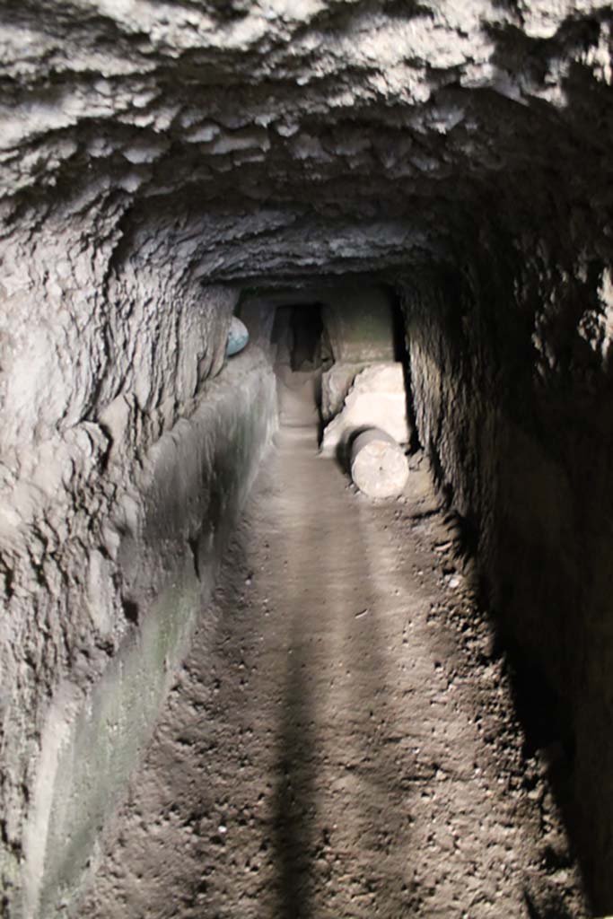 Ins. Orientalis II.4, Herculaneum, March 2014. Tunnels hewn out of the hard alluvial debris.
Foto Annette Haug, ERC Grant 681269 DÉCOR
