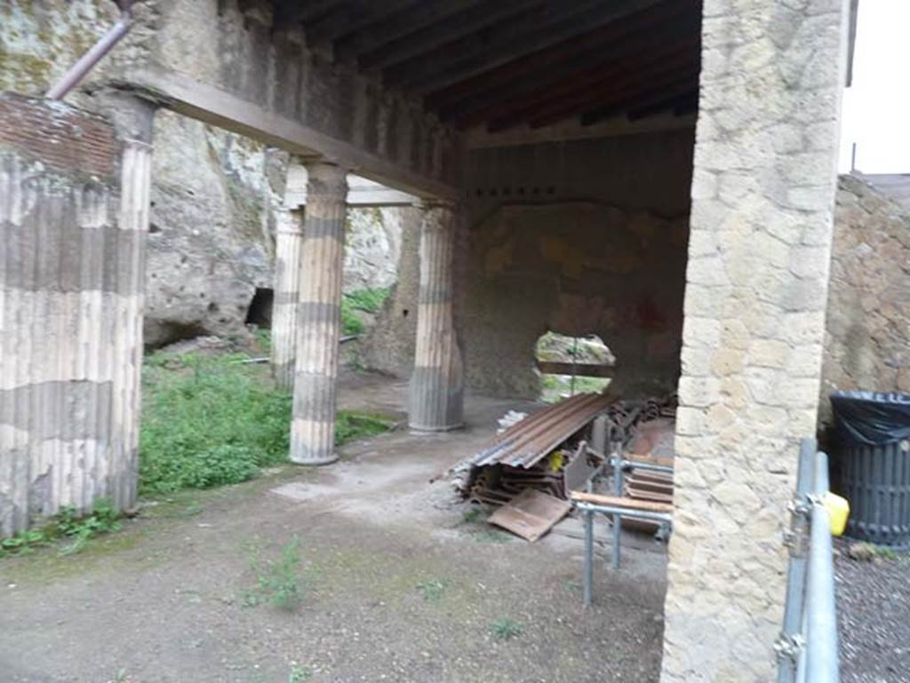 Ins. Orientalis II 4, Herculaneum, September 2015. Looking south along west portico, from end of large entrance hall. 