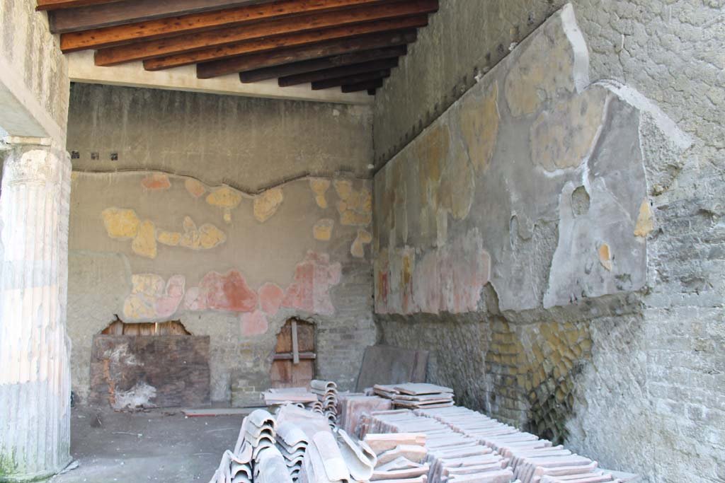 Ins. Orientalis II.4, Herculaneum, March 2014. Looking south towards the south end of west portico,
Foto Annette Haug, ERC Grant 681269 DÉCOR

