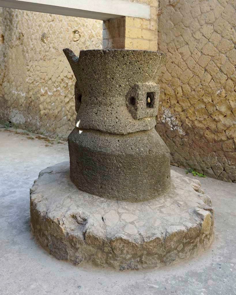 Ins. Or. II.8, Herculaneum, August 2021. Detail of mill in bakery. Photo courtesy of Robert Hanson.