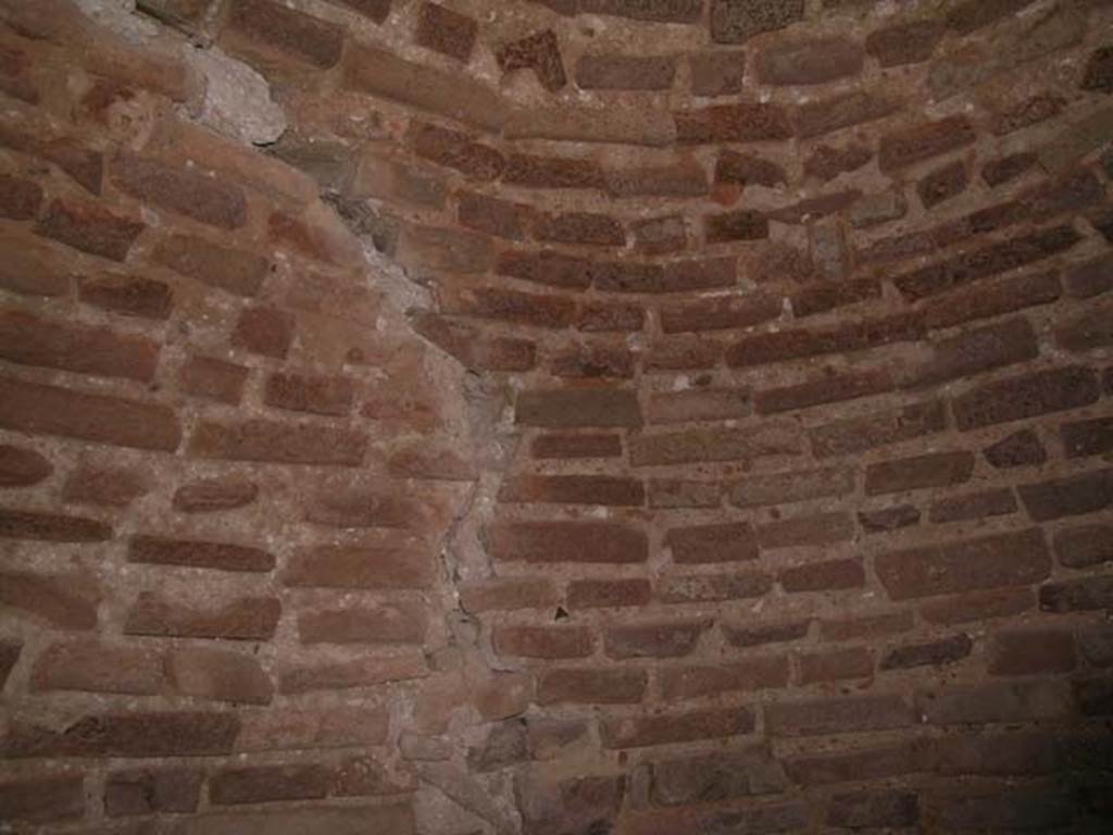 Ins Or II, 8, Herculaneum. May 2006. Detail from interior of oven. Photo courtesy of Nicolas Monteix.
