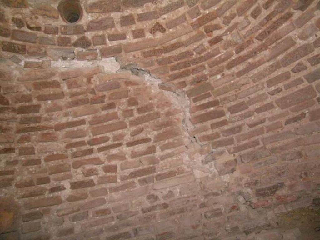 Ins Or II, 8, Herculaneum. December 2004. Detail from interior of oven. Photo courtesy of Nicolas Monteix.
