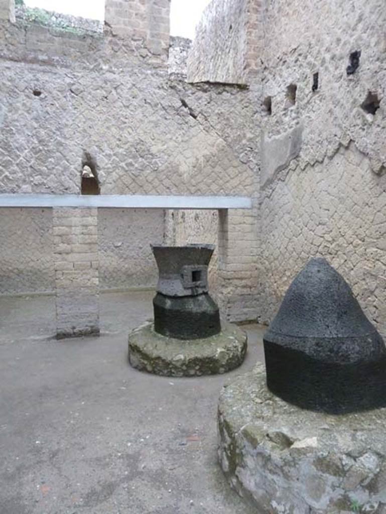 Ins. Orientalis II.8, Herculaneum. September 2015. Looking towards south-east corner of mill-room. Note the “mezzanine floor” has been removed, see photo below.
