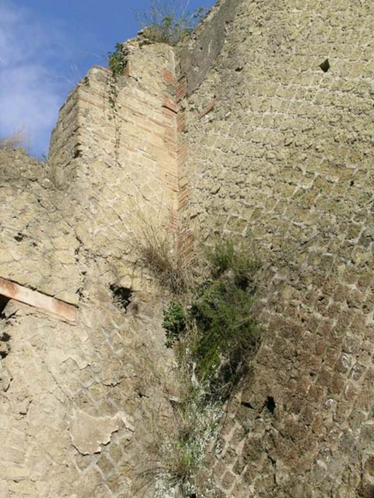 Ins Or II, 8, Herculaneum. December 2004. Looking towards high upper north-west corner above area od stable/stall. 
Photo courtesy of Nicolas Monteix.


