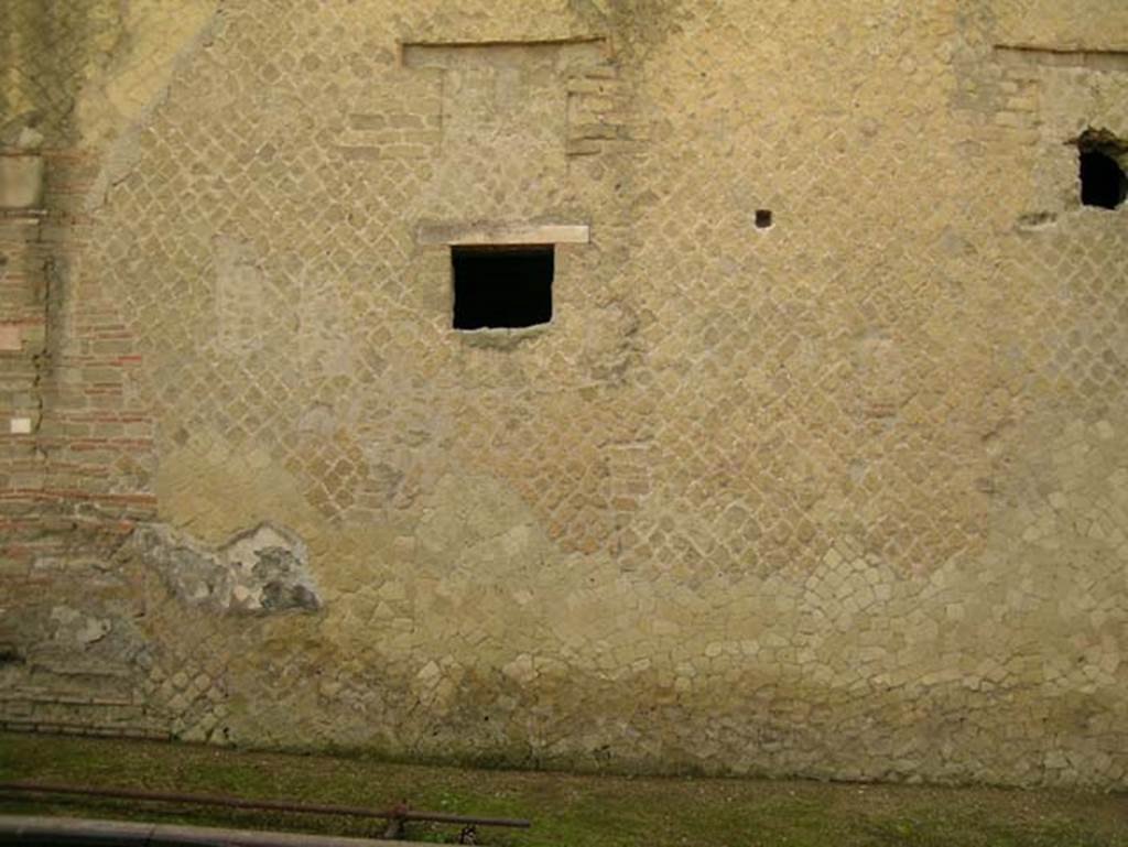 Ins Or II, 8, Herculaneum. December 2004. Faade on north side of doorway. Photo courtesy of Nicolas Monteix.