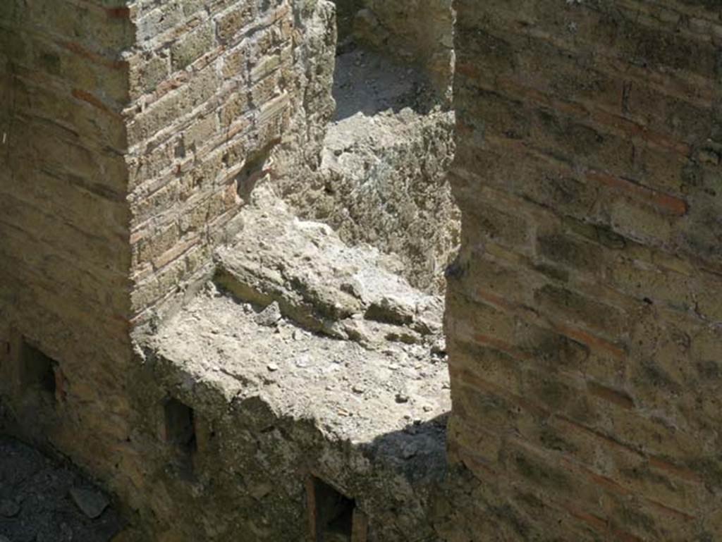 Ins Or II, 8, Herculaneum. May 2006. Detail of doorway on upper floor, between Ins.Or.II, 8 and 7. Looking south.
Photo courtesy of Nicolas Monteix.
