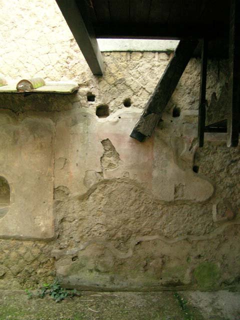 Ins. Orientalis II.9, Herculaneum. September 2015. North wall of shop, with niche and remains of the fresco.