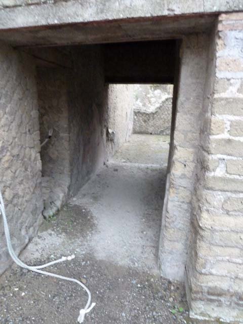 Ins. Orientalis II.10, Herculaneum. September 2015. Looking north.
Doorway in corridor (c ), leading to room in south-east corner of Ins.Or.II.11
