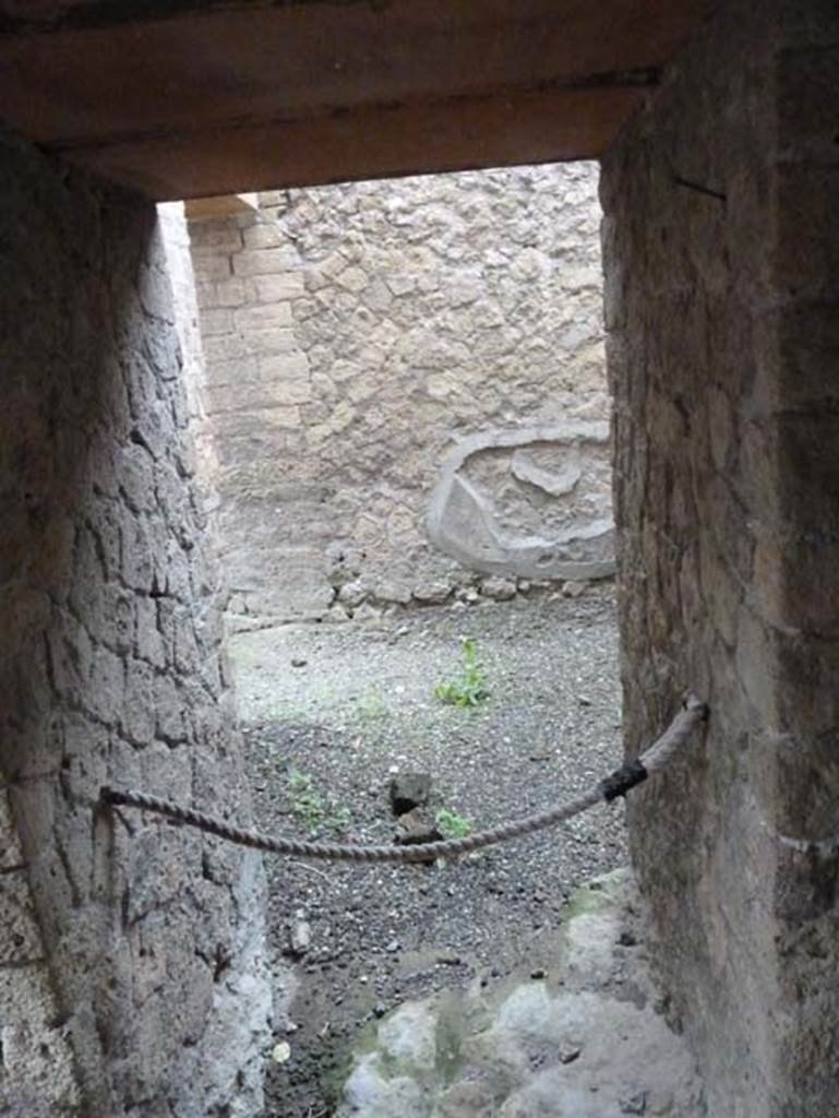 Ins. Orientalis II.10, Herculaneum. September 2015. Looking north.
Doorway in corridor (c ), leading to room in south-east corner of Ins.Or.II.11
