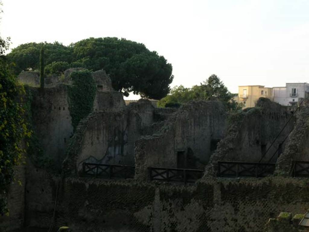 Ins Or II.10, Herculaneum, on left. December 2004. 
View of Ins. Or. II.10, 11 and 13 (two rooms on right), looking west towards rear across rectangular area on west side of Palaestra portico. 
Photo courtesy of Nicolas Monteix.