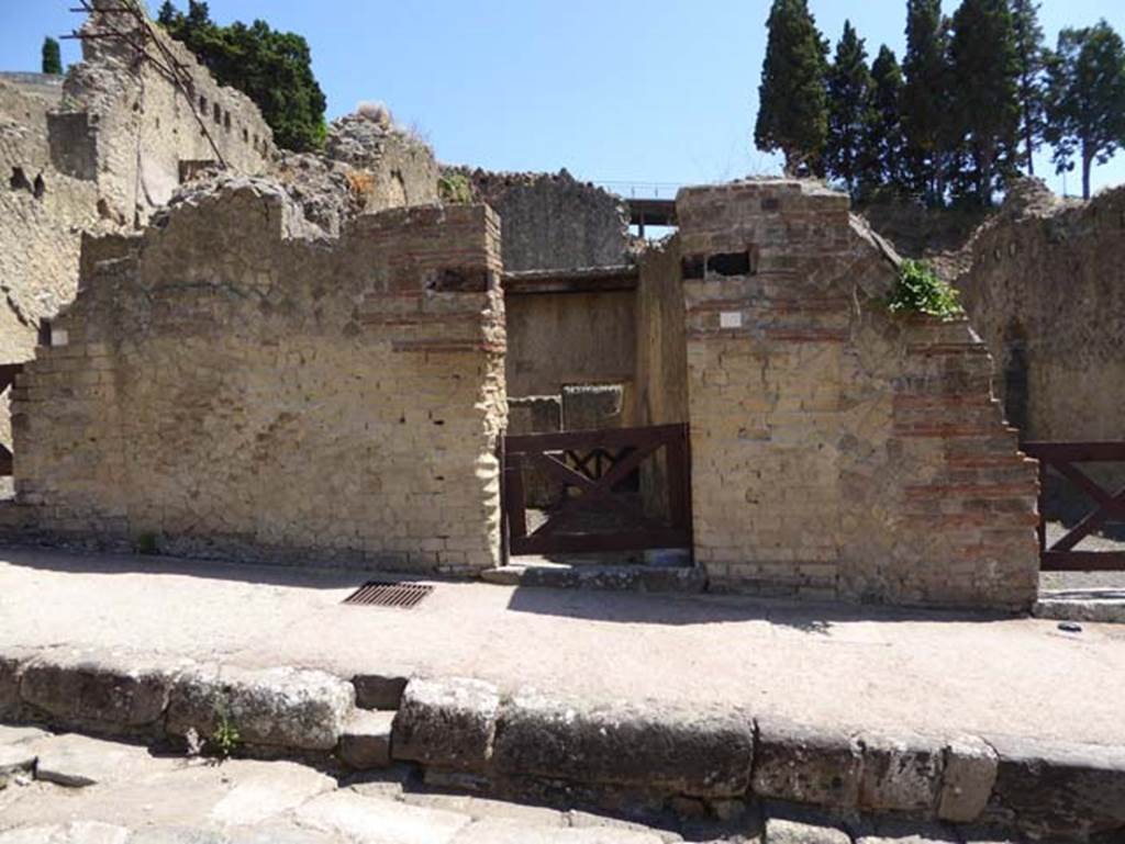 Ins. Orientalis II.15, Herculaneum. July 2015. Looking east to entrance doorway. Photo courtesy of Michael Binns.