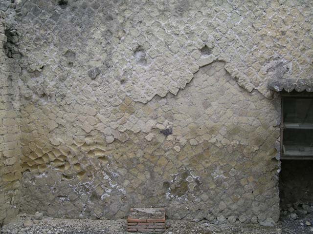 Ins Or II, 16 Herculaneum. May 2004. North wall of workshop.  Photo courtesy of Nicolas Monteix.