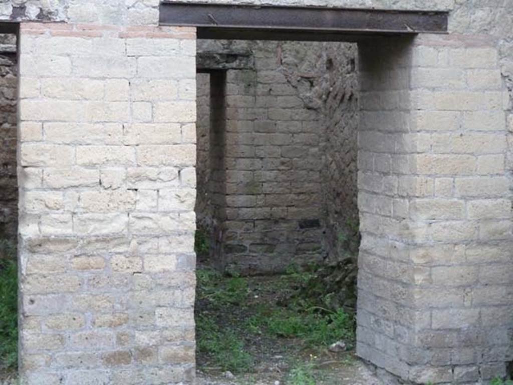 Ins. Orientalis II.18, Herculaneum. September 2015. Doorway to corridor at south end of east wall.