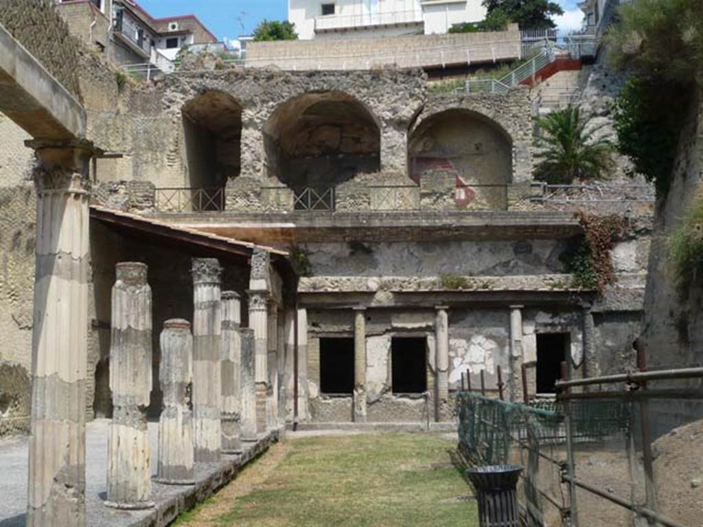 Ins. Orientalis II.4, Herculaneum, August 2013. 
Looking towards the north end of portico, on the lower floor was a windowed gallery, a cryptoporticus.
On the upper floor was a loggia, and the doorway from the Upper Aula is on the left followed by three vaulted rooms.
Photo courtesy of Buzz Ferebee.

