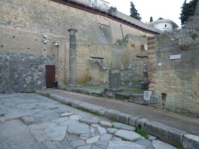 Ins. Orientalis II.19, Herculaneum. October 2012. Looking north-east towards entrance doorway.  Photo courtesy of Michael Binns.

