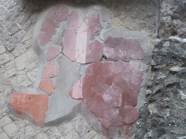 Ins. Orientalis II.19, Herculaneum. September 2015. Remains of painted decoration from south wall.