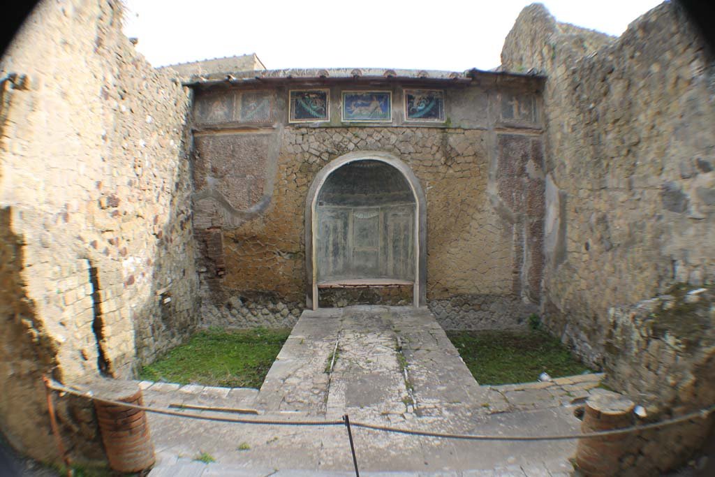 III.3 Herculaneum. March 2014. Looking east to nymphaeum.
Foto Annette Haug, ERC Grant 681269 DÉCOR.

