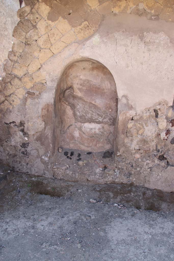 IV.10, Herculaneum, September 2021. 
Detail of niche in east wall of shop-room. Photo courtesy of Klaus Heese.
