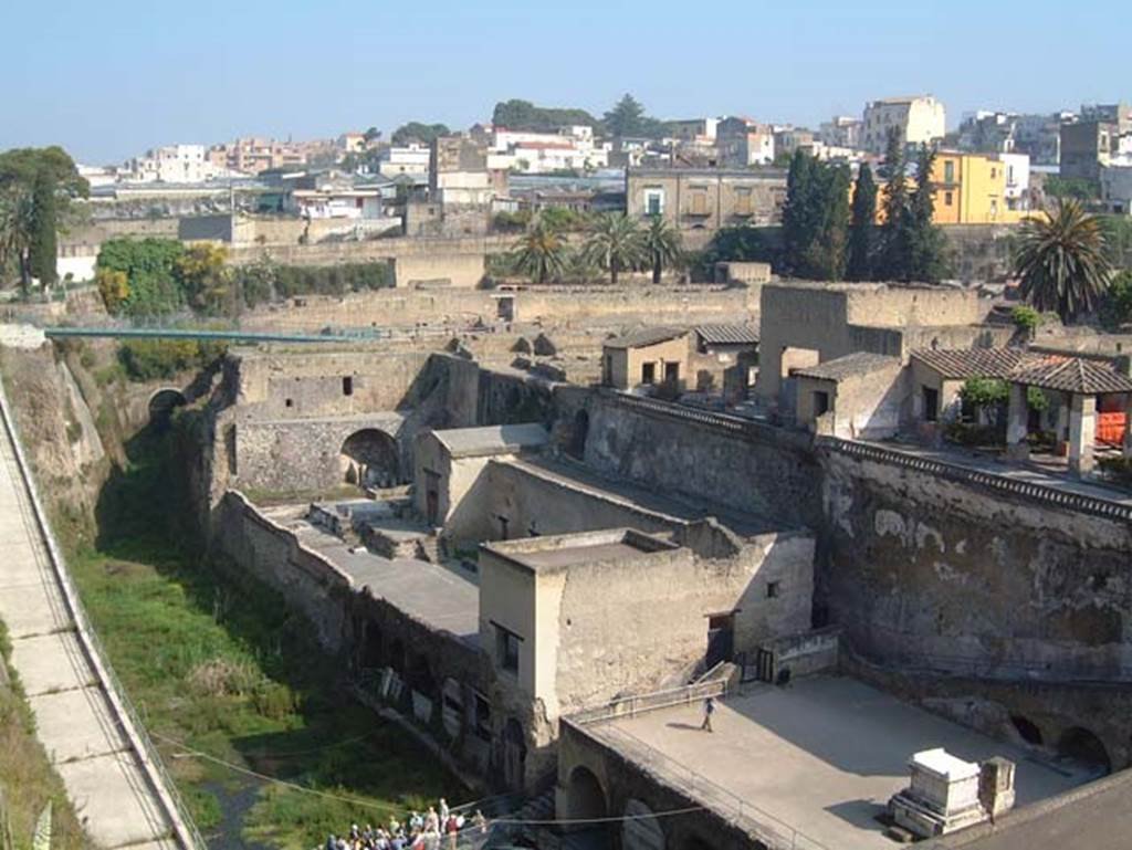 Herculaneum, May 2001. Looking north-west from the roadway above Suburban Baths, on right.  Photo courtesy of Current Archaeology.
