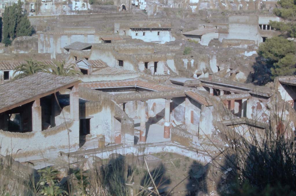 Herculaneum, south-east corner, rear of Ins. Or. 1.1.  4th December 1971.
Looking north-west from access roadway, across garden area towards atrium of House of the Gem, in centre.
On the right is the rear of the atrium of Ins. Or. I.2, the House of Telephus.
Photo courtesy of Rick Bauer, from Dr George Fay’s slides collection.
