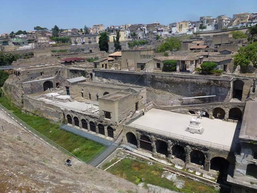 Herculaneum, June 2012.  Looking north-west to lower level and arches of the boatsheds below the Sacred Area, on left, and Terrace of Balbus, on right. Photo courtesy of Michael Binns.
