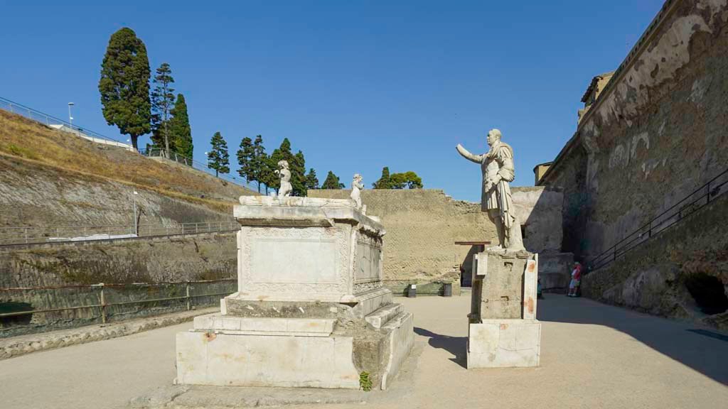  
Herculaneum, October 2020. Looking north-west towards altar and statues. Photo courtesy of Klaus Heese.
