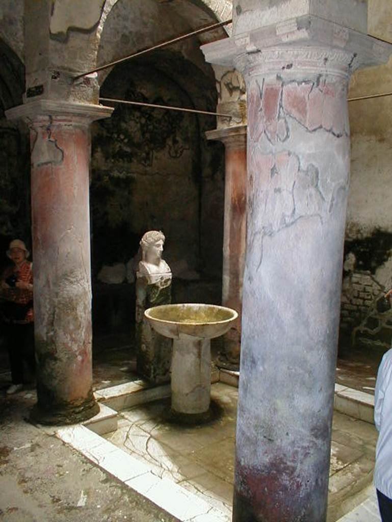 Suburban Baths, Herculaneum. April 2008. Atrium with fountain bust of Apollo.
Photo courtesy of Nicolas Monteix.

