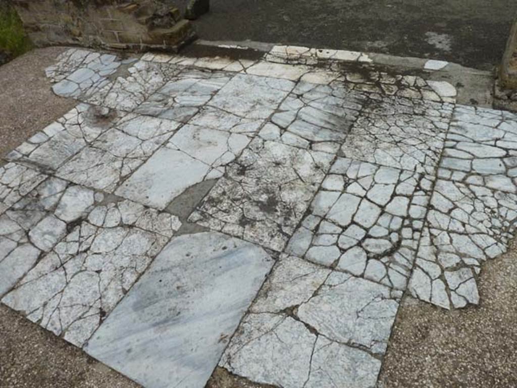 Herculaneum, September 2015. Sacred Area terrace, rectangular marble slabs at entrance to the shrine of the four gods.