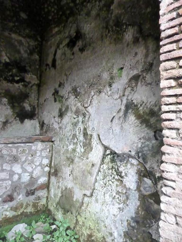 Herculaneum, September 2015. Sacred Area terrace, north wall in room in north-west corner.