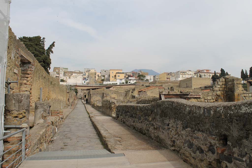Herculaneum, September 2015. Looking north across access bridge towards Cardo III.