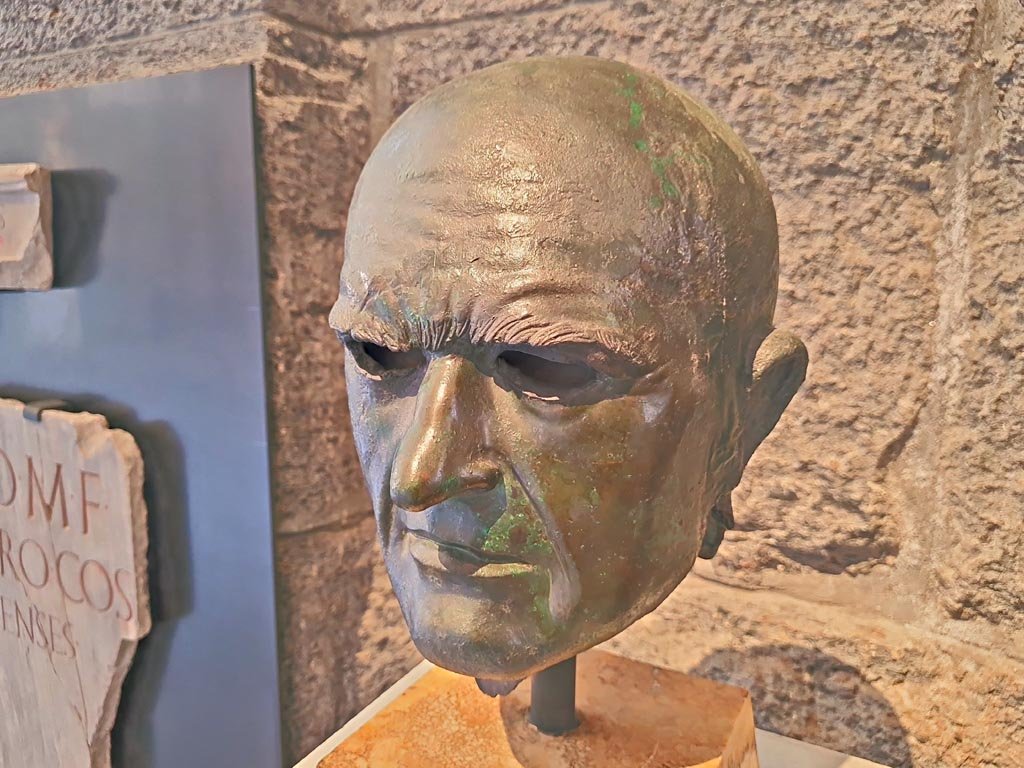 Herculaneum. Cardo III. April 2023. Detail of head from a statue of an unknown elderly man resembling the Emperor Vespasian.
On display in “Campania Romana” gallery of Naples Archaeological Museum, inv. 152797. Photo courtesy of Giuseppe Ciaramella.
