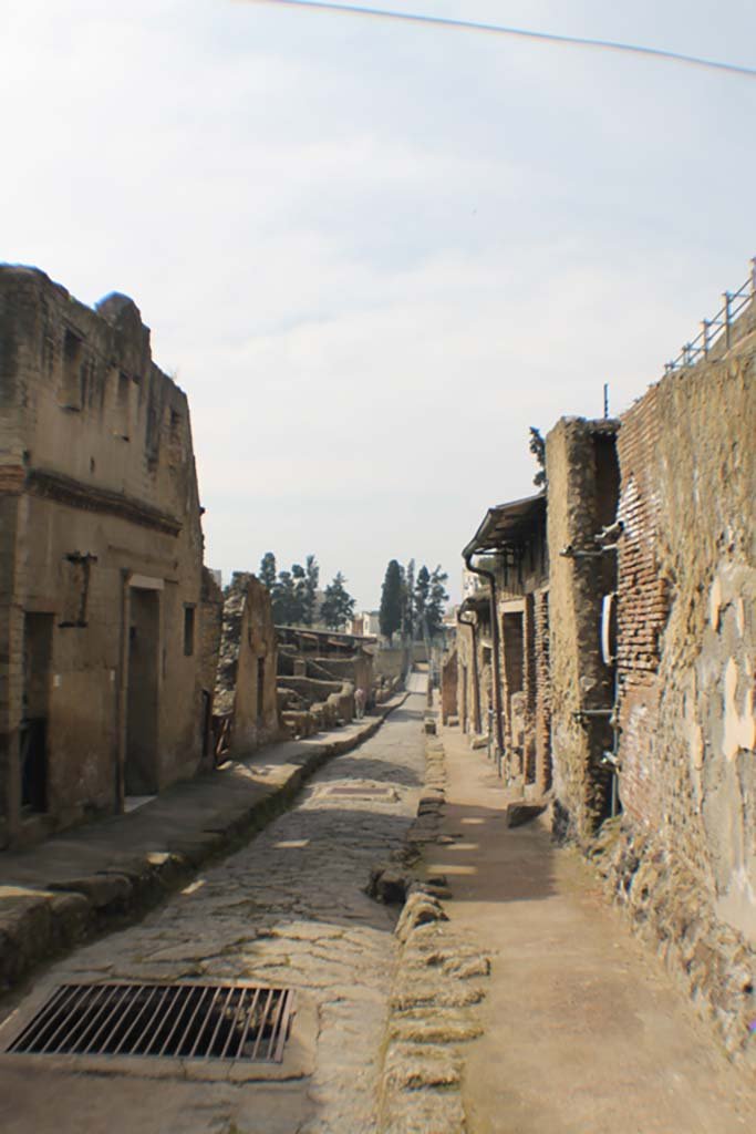 Cardo III, Herculaneum. March 2019. Looking south from north end. 
Foto Annette Haug, ERC Grant 681269 DÉCOR.
