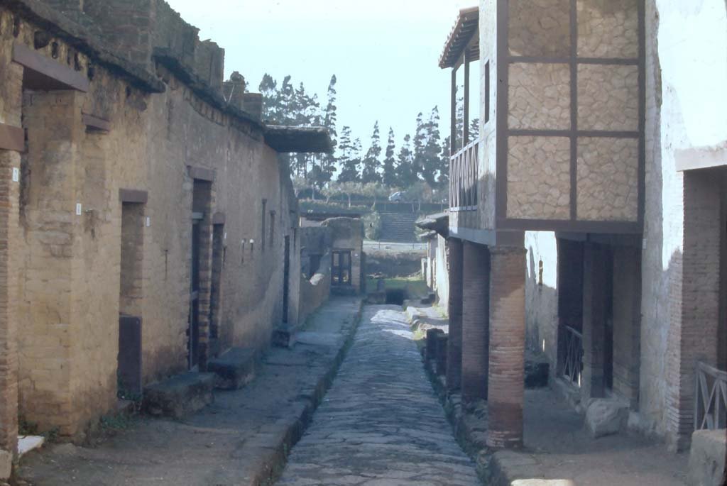 Cardo IV Inferiore, Herculaneum. 4th December 1971. Looking south between Ins. IV, on left, and Ins. III, on right.
Photo courtesy of Rick Bauer, from Dr George Fay’s slides collection.
