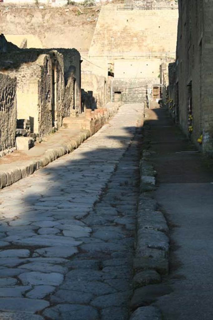 Cardo V, Herculaneum. February 2007. Looking north.
Photo courtesy of Nicolas Monteix.
