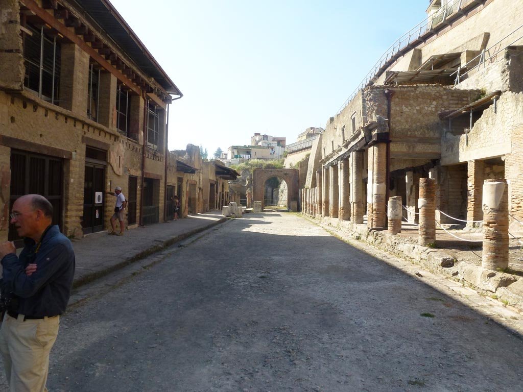 Decumanus Maximus, Herculaneum, June 2012. 
Looking west between Ins. V.16, on left, and north side of Decumanus Maximus, on right. Photo courtesy of Michael Binns.
