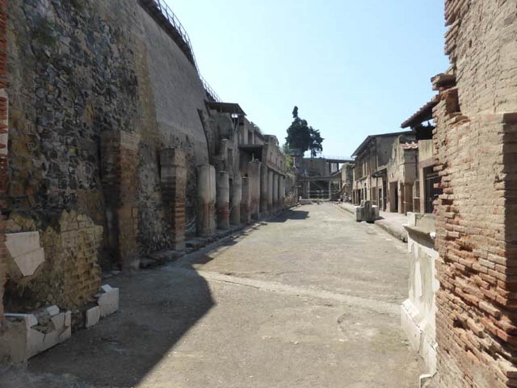 Herculaneum, June 2014. Looking east from four-sided Arch, along the Decumanus Maximus. Photo courtesy of Michael Binns.

