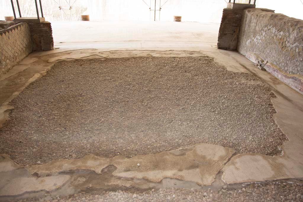 Villa dei Papiri, March 2019. Room (b), looking south across flooring towards large loggia (a).
Foto Annette Haug, ERC Grant 681269 DÉCOR.
