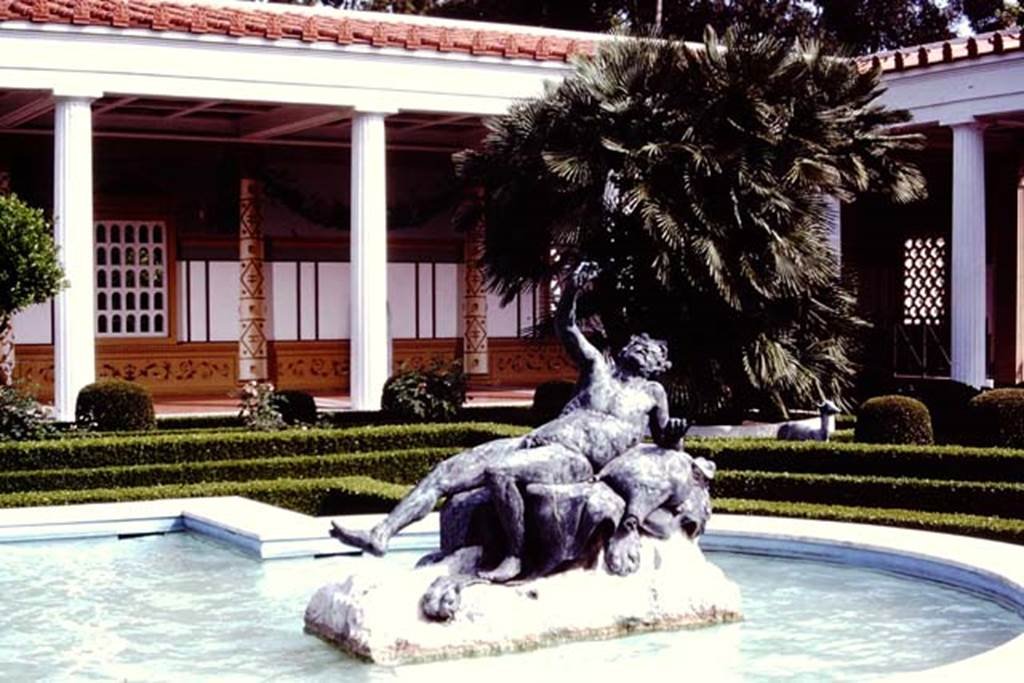 Getty Villa, Malibu, Spring 1982. Statue in curved end of pool in peristyle. Photo by Stanley A. Jashemski.   
Source: The Wilhelmina and Stanley A. Jashemski archive in the University of Maryland Library, Special Collections (See collection page) and made available under the Creative Commons Attribution-Non Commercial License v.4. See Licence and use details.
J80f0424
