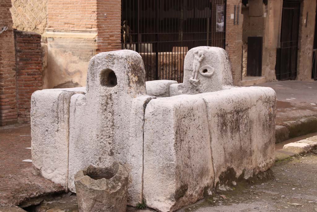 Fountain of Venus, Decumanus Maximus, Herculaneum, October 2020. Looking south-west. Photo courtesy of Klaus Heese.