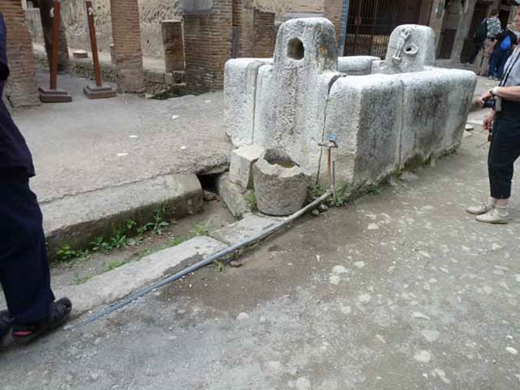 Fountain on Decumanus Maximus, Herculaneum, looking south-west. May 2010.
