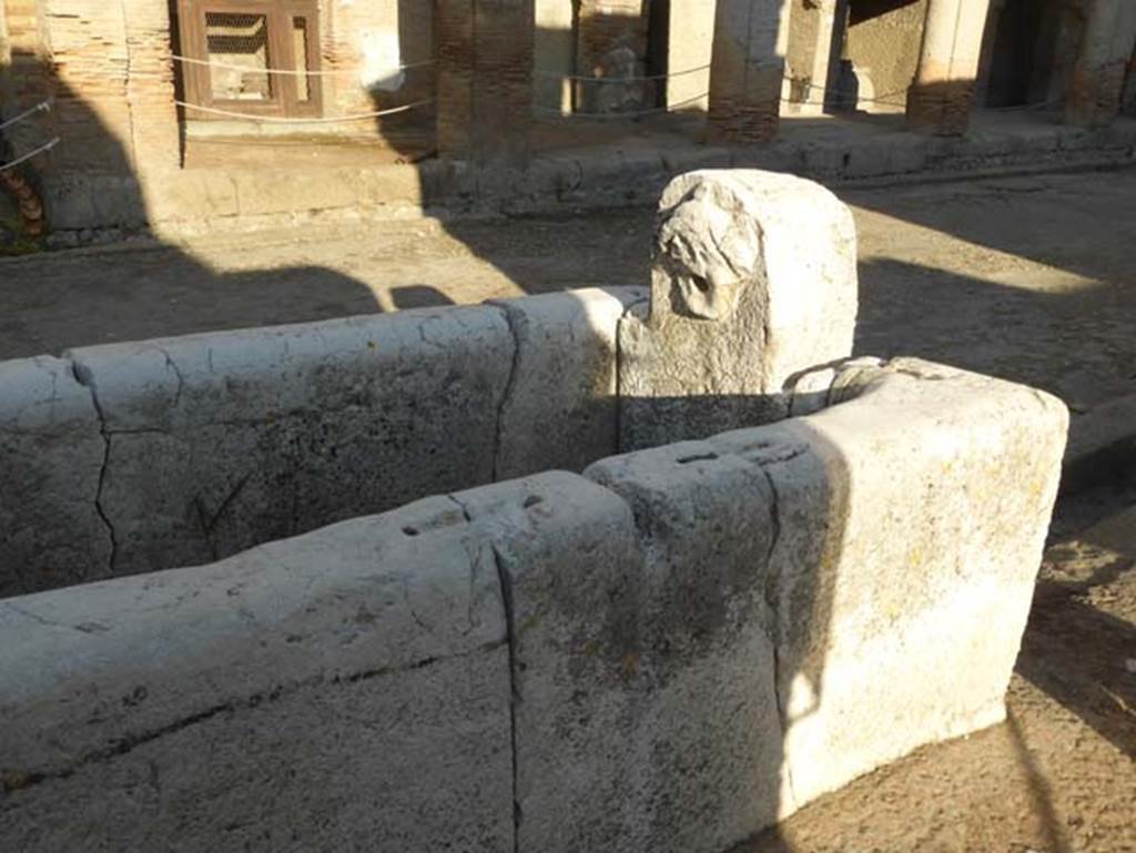 Fountain of Venus, Decumanus Maximus, Herculaneum. September 2015. East end of fountain.