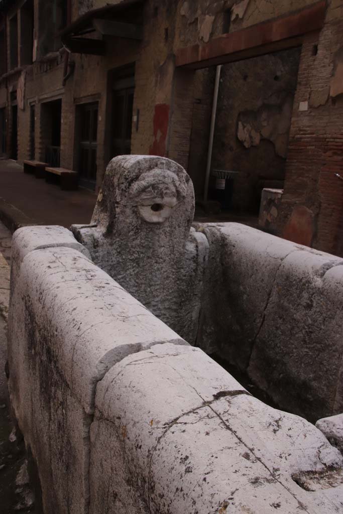 Fountain of Venus, Decumanus Maximus, Herculaneum. October 2020. Looking towards east end of fountain.
Photo courtesy of Klaus Heese.
