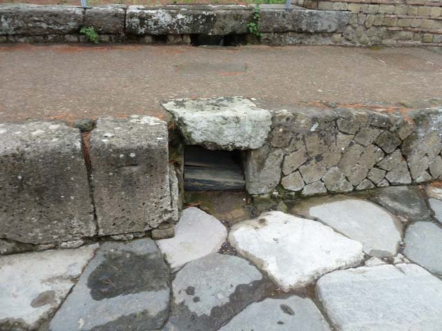 IV.2/1, Herculaneum, September 2016. Detail of the lead bucket showing medallions and shells. Photo courtesy of Michael Binns.
