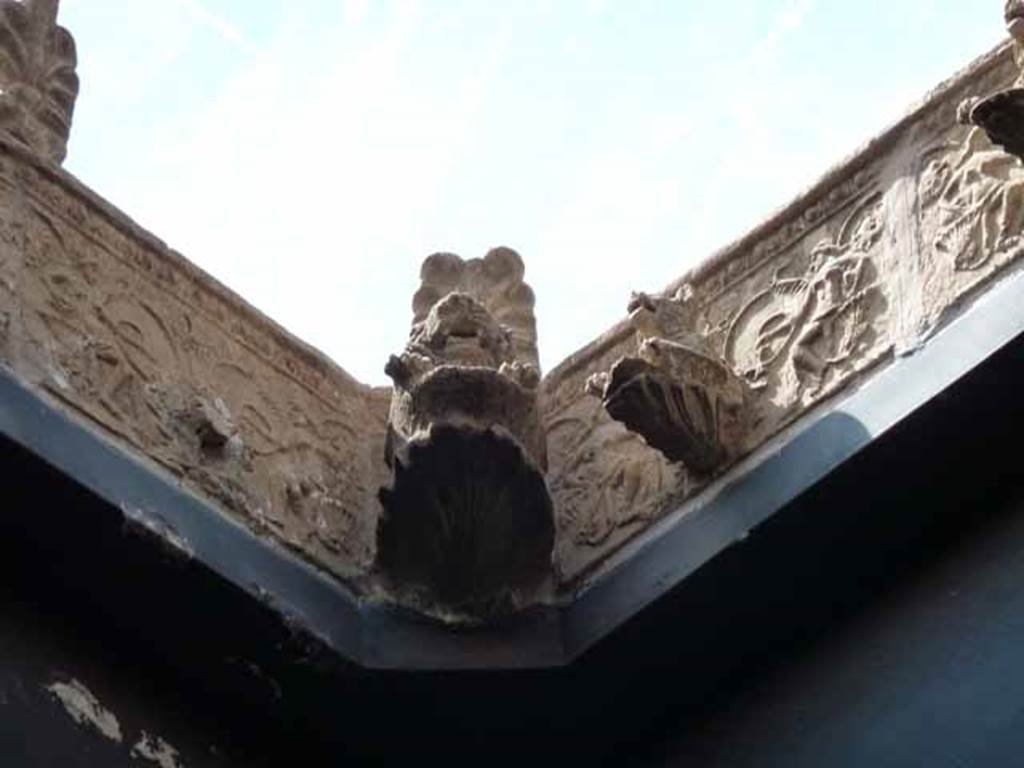 III.11 Herculaneum. May 2010. Room 6, detail of water-spouts in compluvium. 
